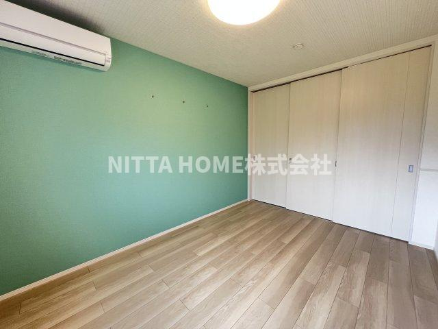 デスパシオ氷上Ⅰの寝室|壁紙がお洒落な洋室です(*^^)v