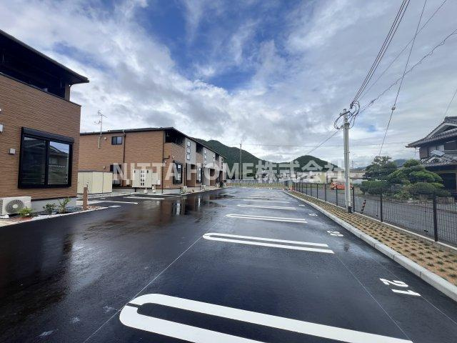 デスパシオ氷上Ⅰの駐車場|敷地内の駐車場になります◎