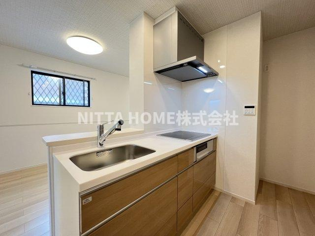 デスパシオ氷上Ⅰのキッチン|３口コンロのカウンターキッチン(*^^*)