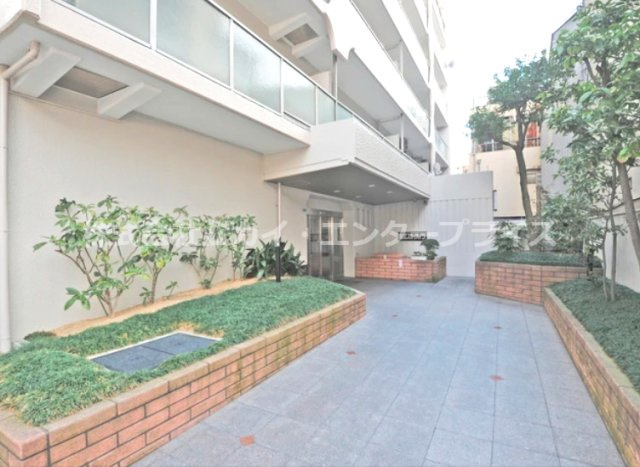 難波スカイハイツのエントランス|建物の内部です