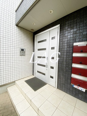 【エントランス】 | アン・ジュール | エントランスです。