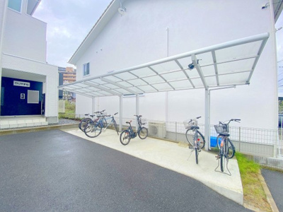【その他共用部分】 | DIJやまね | 駐輪場は屋根付きですので雨の日も困りません