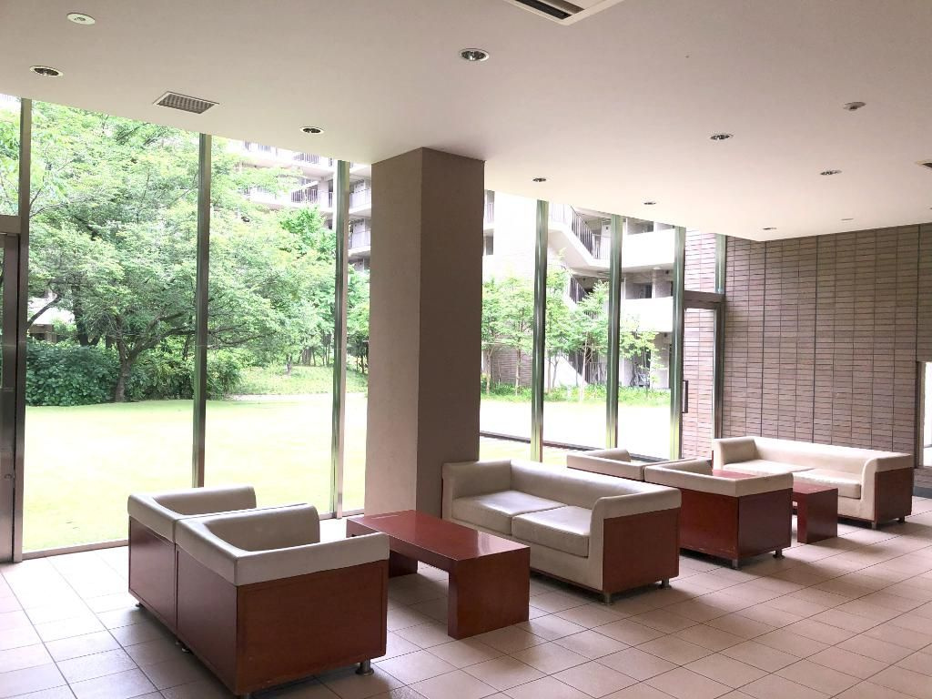 三鷹市下連雀９丁目の中古マンションのロビー