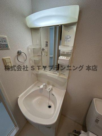 仲介手数料０円！ヴァンデュール名古屋御器所の独立洗面台