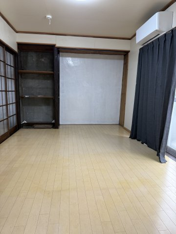 桐生市宮前町戸建の居間・リビング|洋室です