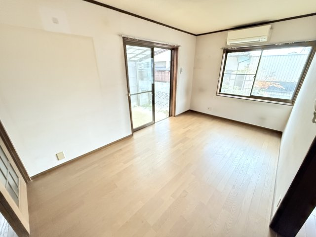 加古川市野口町北野　戸建の洋室