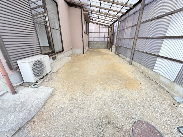 加古川市野口町北野　戸建の駐車場