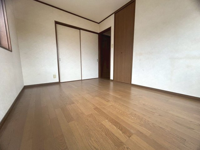 加古川市野口町北野　戸建の洋室