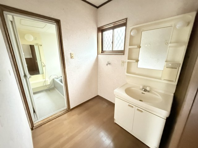 加古川市野口町北野　戸建の独立洗面台