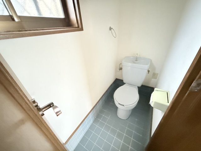 加古川市野口町北野　戸建のトイレ
