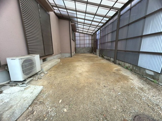 加古川市野口町北野　戸建の駐車場