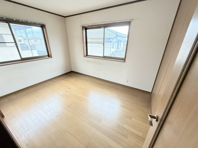 加古川市野口町北野　戸建の洋室
