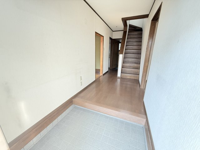 加古川市野口町北野　戸建の玄関