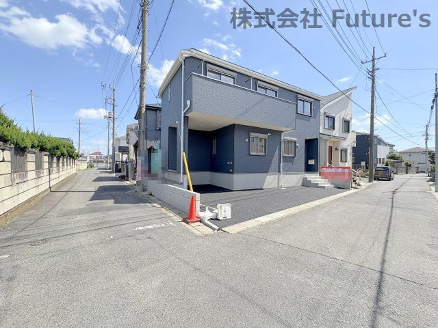 三郷市番匠免1丁目　新築戸建　全1棟の前面道路含む現地写真|角地なので駐車もしやすい立地です