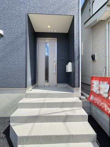 三郷市番匠免1丁目　新築戸建　全1棟のエントランス|玄関アプローチです