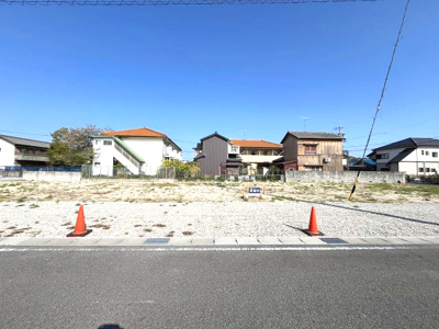 【その他】 | 知多郡南知多町内海　売地　B区画 | 現地写真　※令和7年4月14日撮影
コンビニ・スーパーが徒歩圏内にあり生活至便です！
建物建築プラン有り（土地＋建物32.8坪3,280万円）