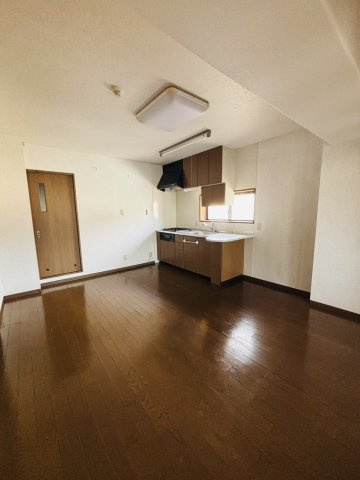 ガーデンヒルズ東山の居間・リビング