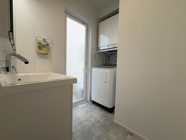 豊町1丁目　中古戸建の独立洗面台|ガス乾燥機の乾太くんがあるので乾燥も楽々♪