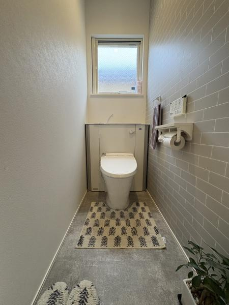 豊町1丁目　中古戸建のトイレ|トイレはスタイリッシュなフォルムでお手入れも簡単。毎日使用するところだからこそ、清潔で快適な空間をお届けします。