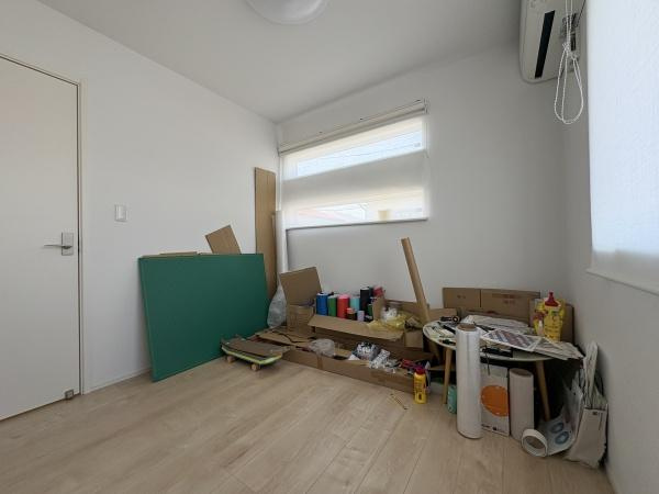 豊町1丁目　中古戸建の洋室|シンプルで使い勝手の良い洋室。自由にアレンジできる快適な空間。