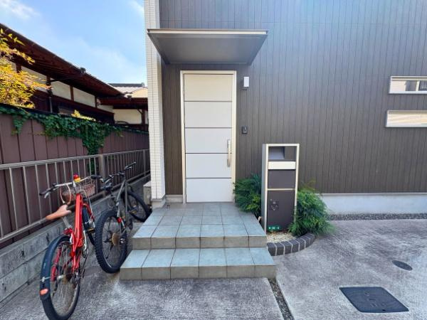 豊町1丁目　中古戸建の玄関|宅配ボックス付きで不在時も安心◎