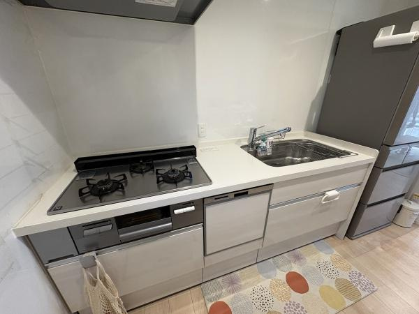 豊町1丁目　中古戸建のキッチン|３口コンロで同時にお料理が作れます！