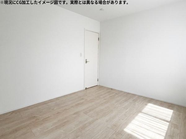 豊町1丁目　中古戸建の洋室|白を基調とした壁と明るいフローリングがすっきりとした印象を与えます。