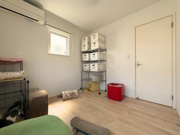 豊町1丁目　中古戸建の洋室|シンプルで使い勝手の良い洋室。自由にアレンジできる快適な空間。