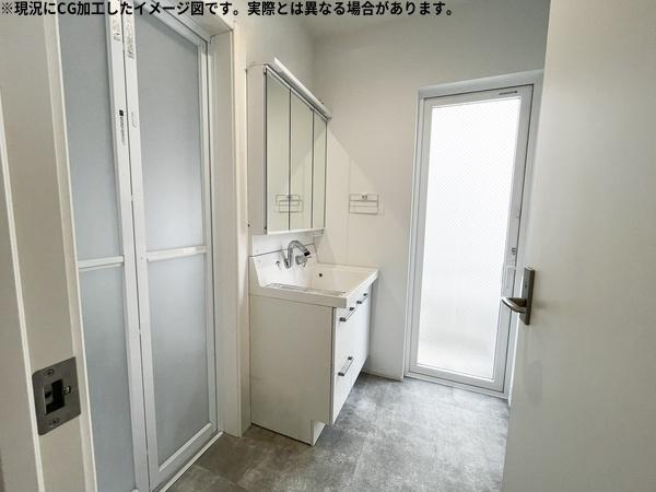 豊町1丁目　中古戸建の独立洗面台|広い洗面室で効率的に収納スペースを作れます！身の回りのものをすっきり整えて使いやすい空間に♪