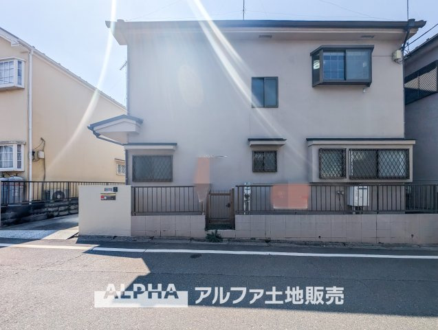 日野市西平山5丁目　中古戸建の前面道路含む現地写真