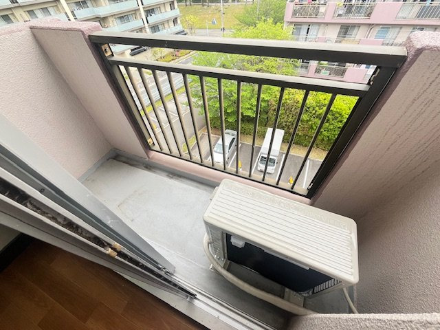 鴨谷台第一次住宅15号棟のバルコニー