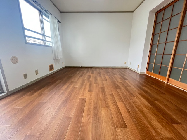 鴨谷台第一次住宅15号棟の居間・リビング