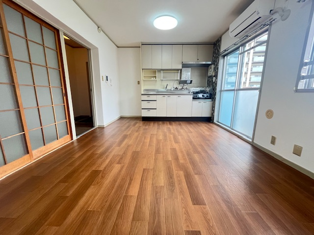 鴨谷台第一次住宅15号棟の居間・リビング