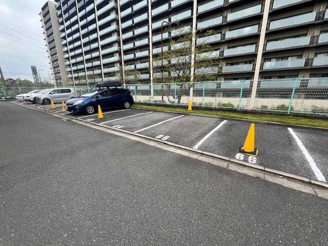 鴨谷台第一次住宅15号棟の駐車場