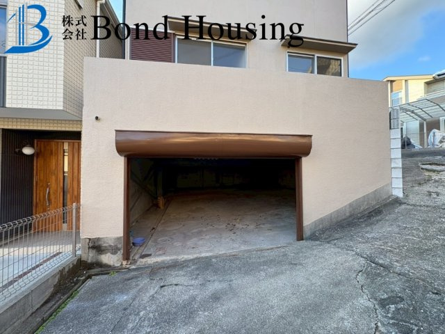 明石市魚住町西岡の中古一戸建の駐車場