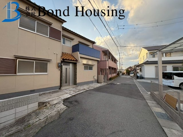 明石市魚住町西岡の中古一戸建の前面道路含む現地写真