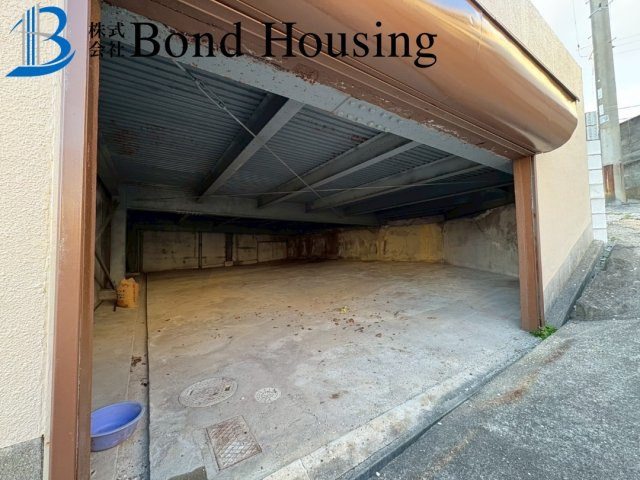 明石市魚住町西岡の中古一戸建の駐車場