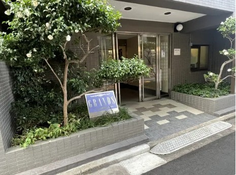 グランズ亀戸のエントランス