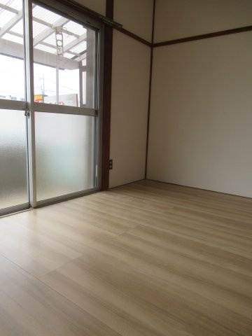 緑町貸住宅の洋室