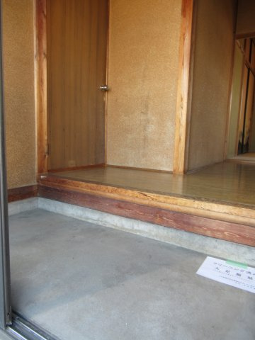 緑町貸住宅の玄関