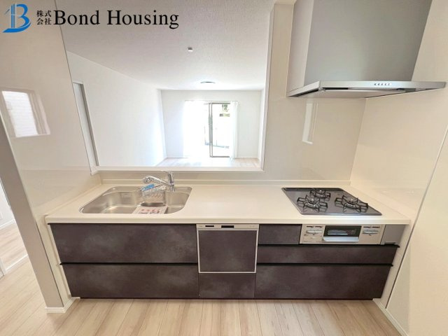 閑静な住宅街・小中学校徒歩10分以内　大久保町高丘2丁目　2号棟のキッチン