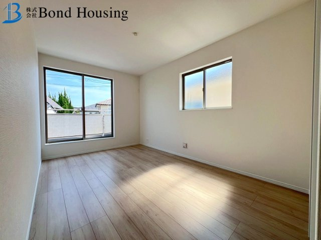 閑静な住宅街・小中学校徒歩10分以内　大久保町高丘2丁目　2号棟の洋室