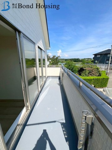 閑静な住宅街・小中学校徒歩10分以内　大久保町高丘2丁目　2号棟のバルコニー