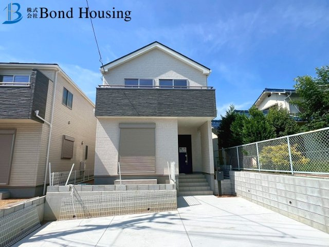 閑静な住宅街・小中学校徒歩10分以内　大久保町高丘2丁目　2号棟の外観