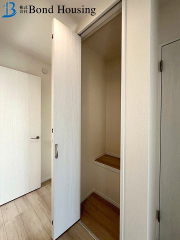 閑静な住宅街・小中学校徒歩10分以内　大久保町高丘2丁目　2号棟の収納