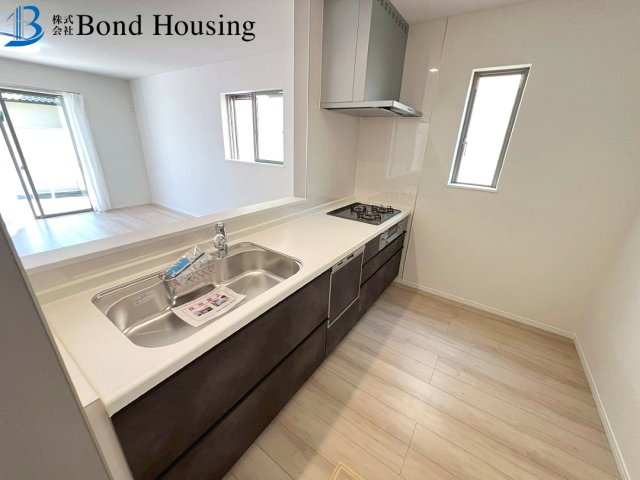 閑静な住宅街・小中学校徒歩10分以内　大久保町高丘2丁目　2号棟のキッチン
