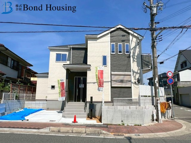 閑静な住宅街・小中学校徒歩10分以内　大久保町高丘2丁目　1号棟の外観