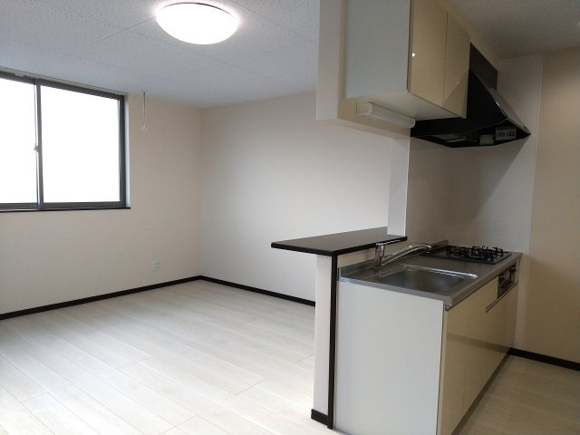 ブルジェオンBの居間・リビング