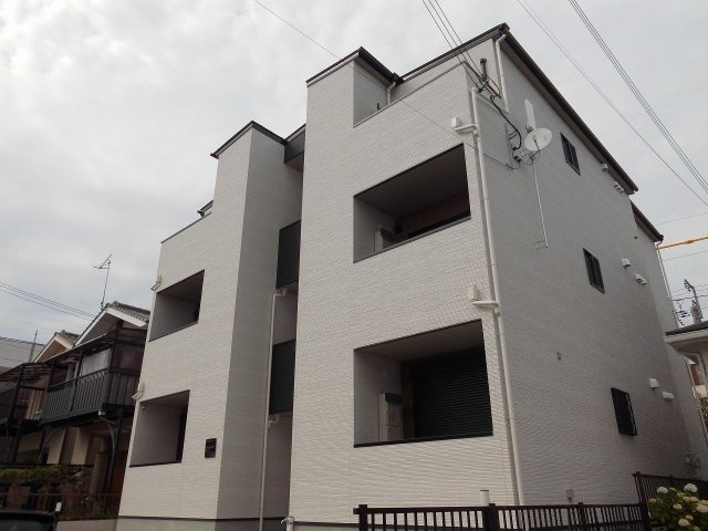 CRASTINE魚住町の外観