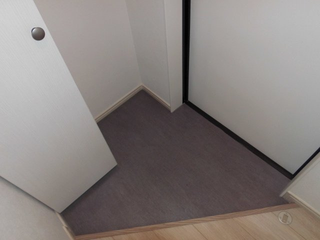 CRASTINE魚住町の玄関